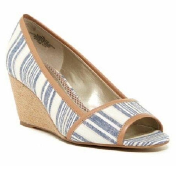 Easy Spirit Shoes - 🌠Easy Spirit Brigette wedge pump sandal Blue stripe nautical Espadrille Size 8